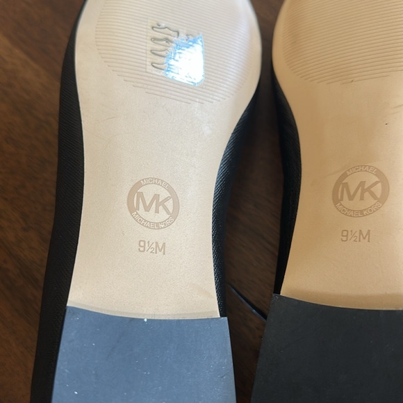 ❤️ HP ❤️ NWOT Michael Kors Black Flats with Silver Ornament - Picture 5 of 6